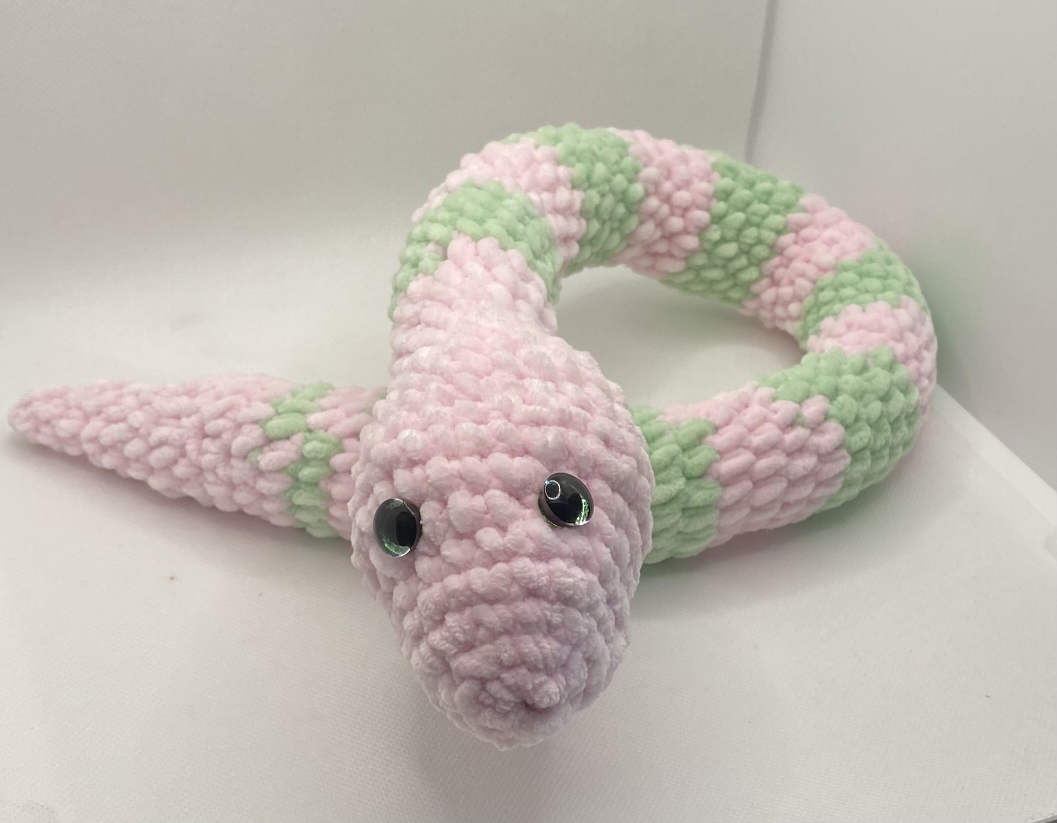 Háčkovaný Had Barva: Ružovo/zelenkavá