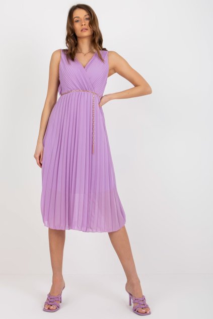 Plisované midi šaty s páskem fialové