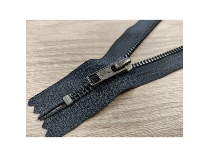 YKK kapsový kovový zip v černém provedení, velikost 5, barva antracit