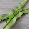 YKK reverzní spirálový zip s matnými 2 běžci, vel. 5, světle zelená