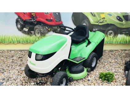 zahradní traktor viking 16/102 zeleno-bílé barvy před plachtou traktor kolín