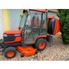 profi zahradní traktor kubota bx2350 oranžové barvy s kabinou pro řidiče