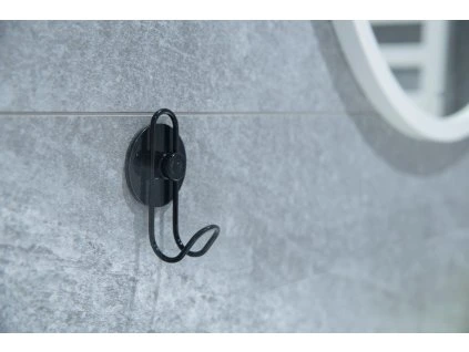 drateny vesak na stenu na nalepeni 3m cerna barva