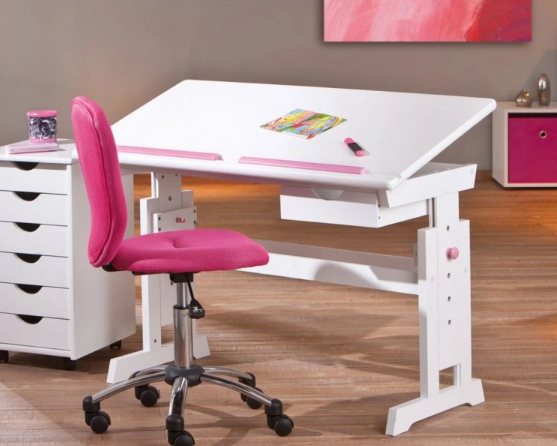 Vybíráme psací stůl, aby zůstal nadčasový