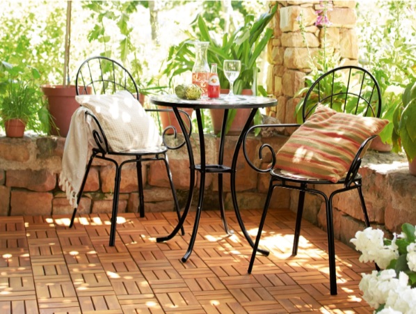 Jak pečovat o dřevěné dlaždice na terase?