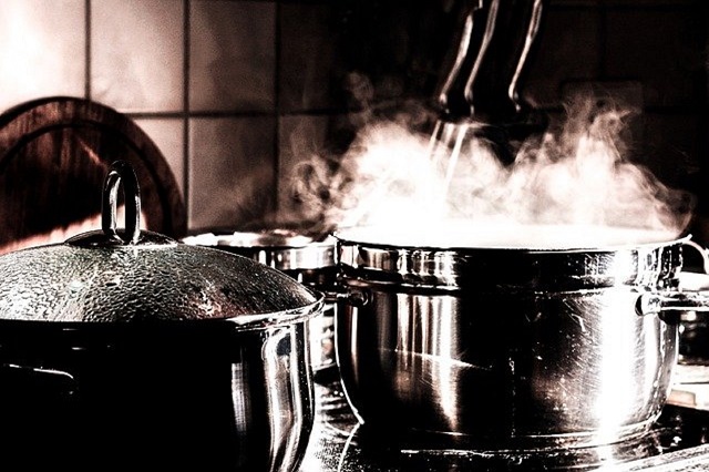 Vaření v tlakových hrncích: Opravdu výhoda?