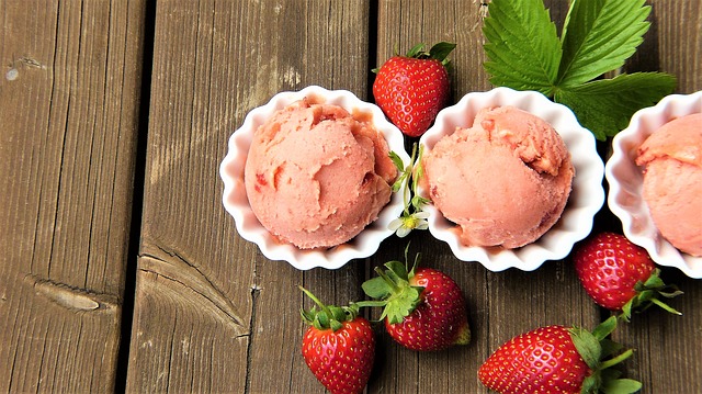 strawberry-ice-cream-2239377_640