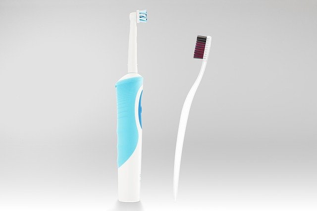 toothbrush-2127681_640