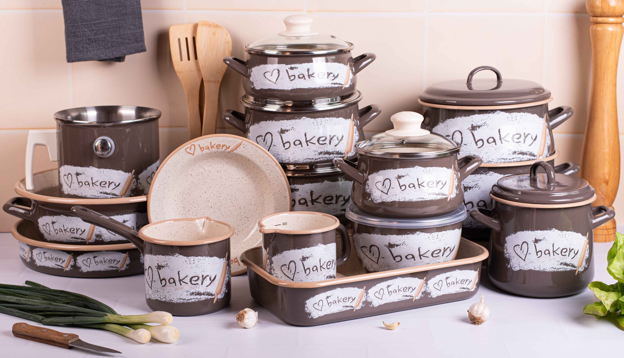 5 tipů na dárky pro milovníky vaření (a proč mezi nimi nesmí chybět smalt)