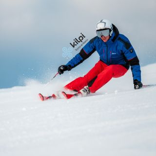 🔝 Ten pocit, když se rozjedeš po čerstvě upraveném svahu ⛷️ V oblečení Kilpi se můžeš soustředit jen na jízdu – zbytek...