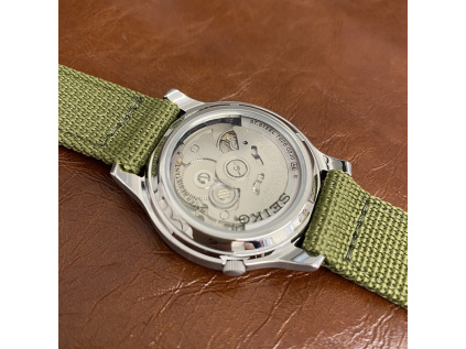 Seiko 5 SNK805K2 pouzdro 37mm