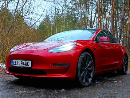 Tesla 3 Performance (červená) - zapůjčení na 48 hodin