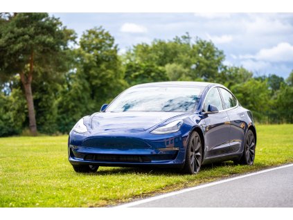 Tesla 3 Performance (modrá) - zapůjčení na 48 hodin