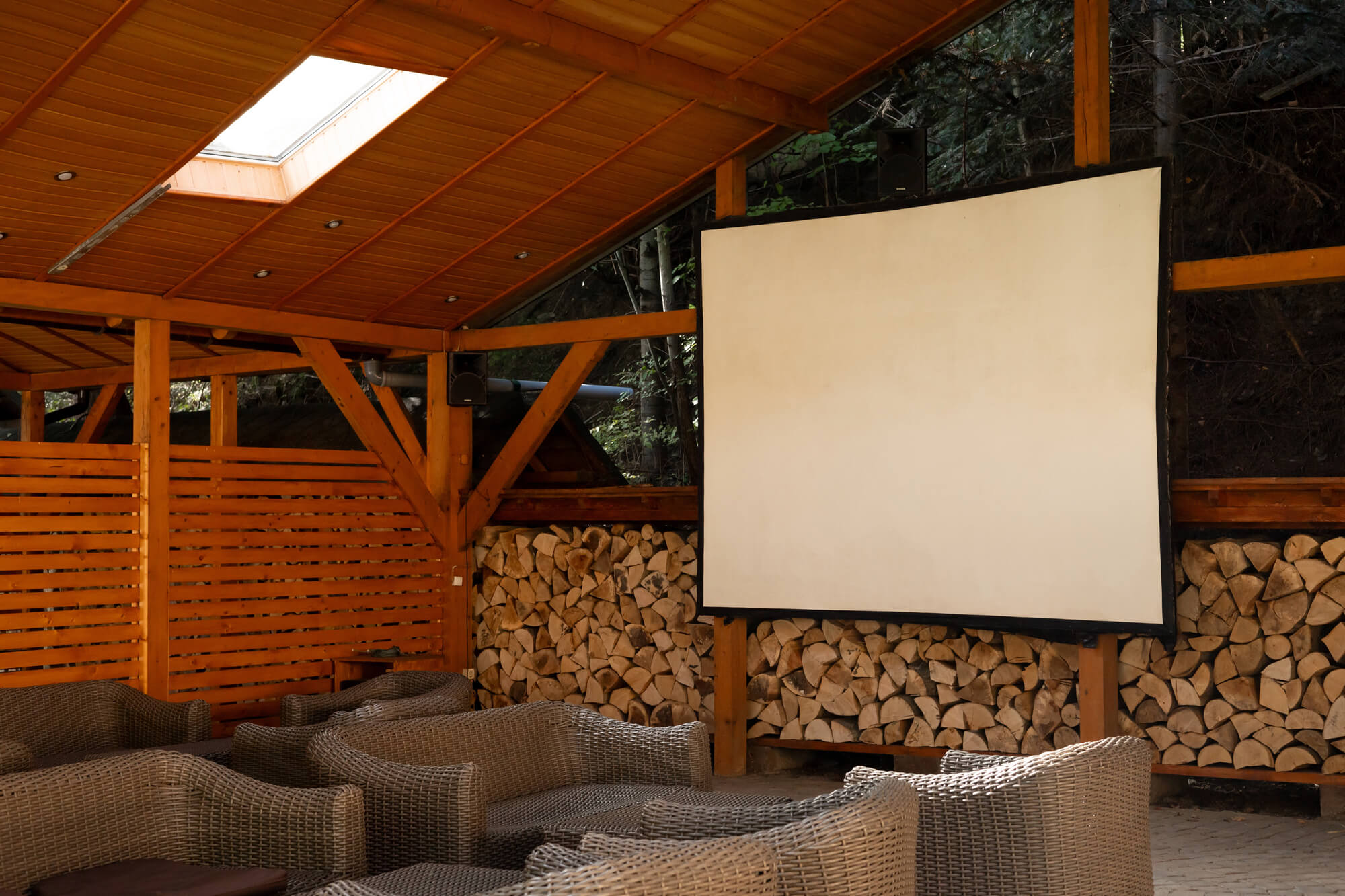 Jak proměnit okolí zahradního domku v centrum letní zábavy
