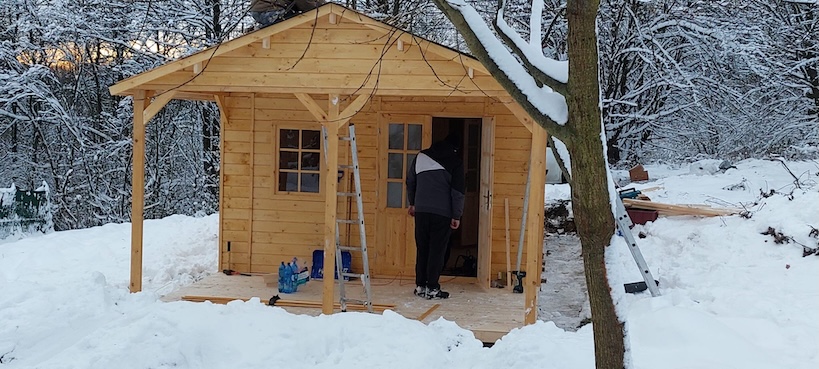 Zimní realizace dřevěného zahradního domku