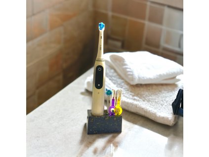 Stojánek na elektrický kartáček Oral-B a na mezizubní kartáčky