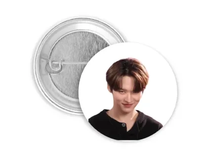 stray kids lee know meme odznak