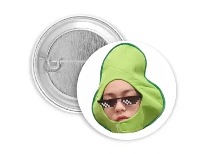 txt avocado head soobin meme odznak