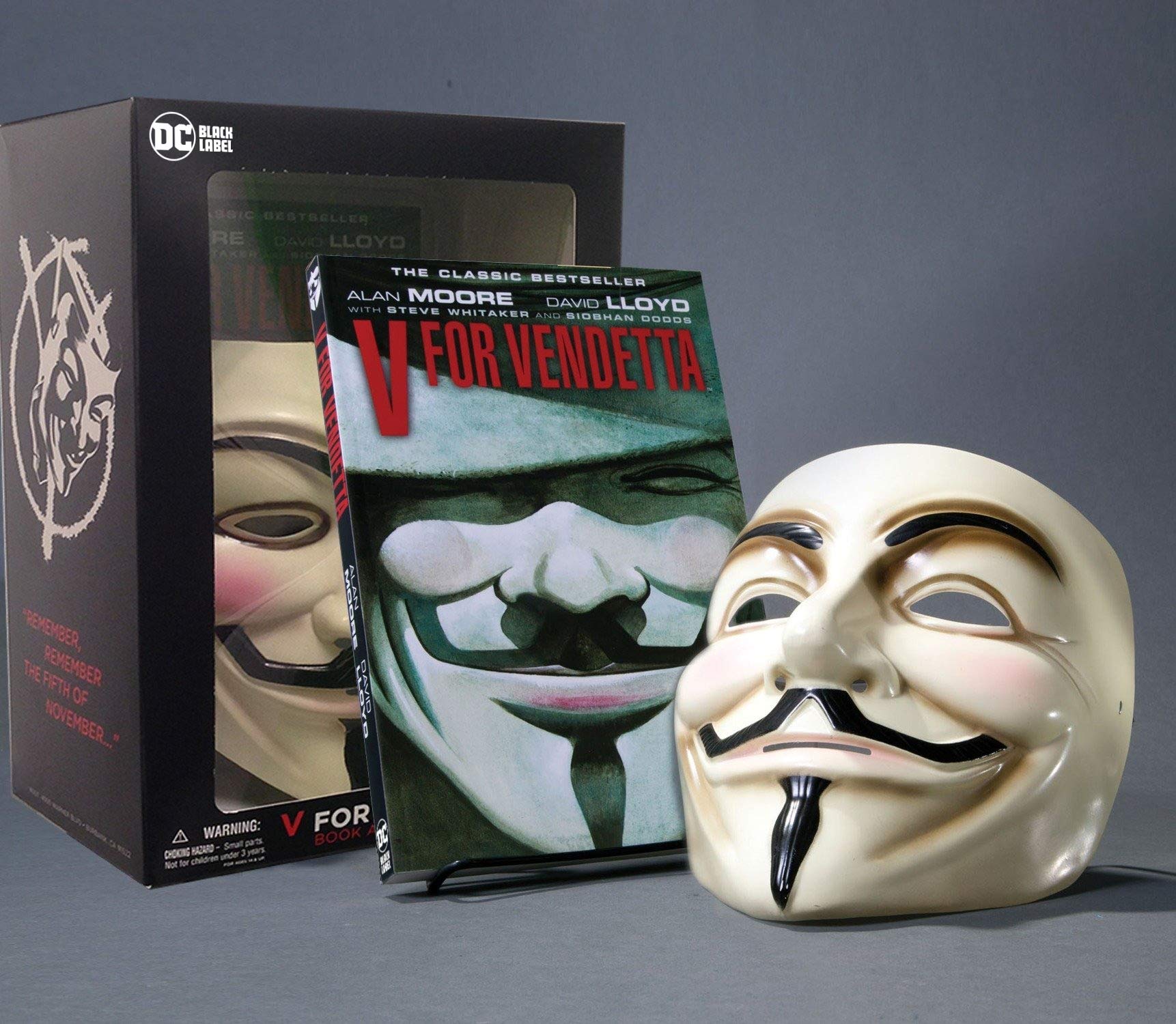 DC Comics V for Vendetta Deluxe Collector Set Book and Mask (New Edition)