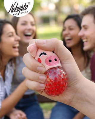 Antistresový kámoš Prasátko Péťa je malá drobnost pro chvíle, kdy je potřeba zaměstnat ruce a trochu vypnout. 🐷💛 Hodí se...