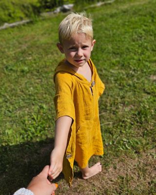 „Pojď už, mami…“ A tak jdu. Protože přesně pro tyhle okamžiky jsem máma. Špinavé nohy, smích na louce, slunce ve vlasech a...