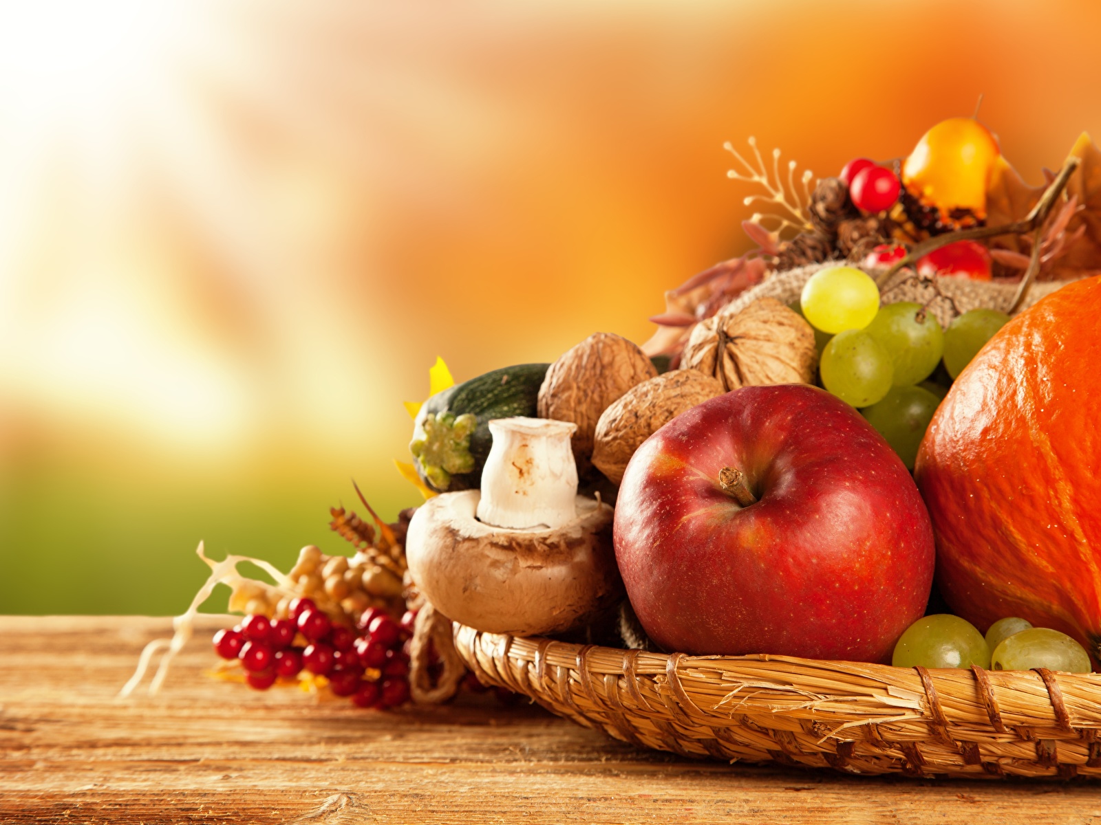 Podzimní menu plné sezonních surovin – dýňová polévka, topinky s hříbky a jablkový koláč