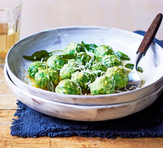 Bylinkové špenátové malfatti se zimní zeleninou