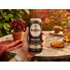 Warsteiner Brewers Gold v ruce