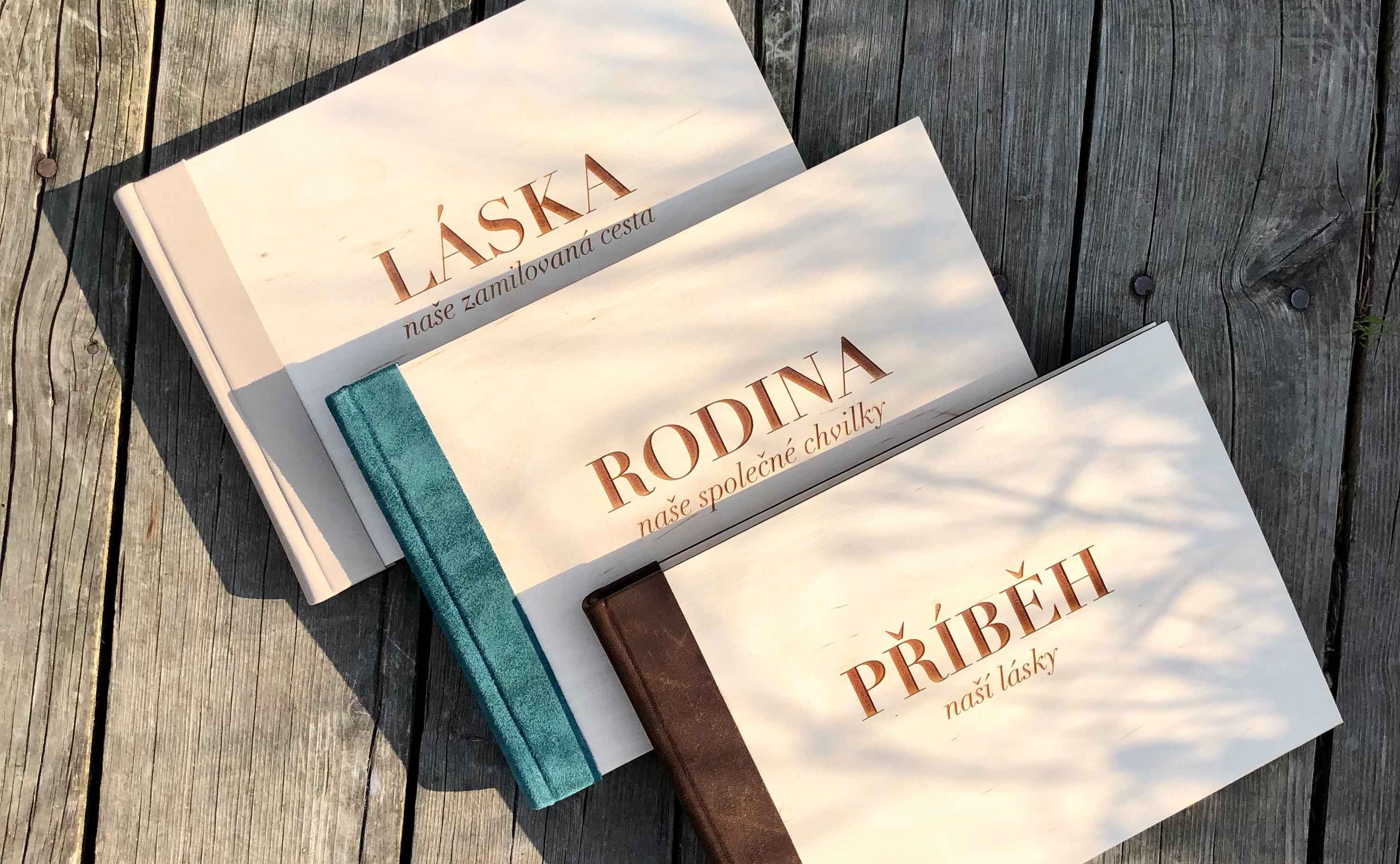 Dřevěná fotoalba, rodina, laska, příběh