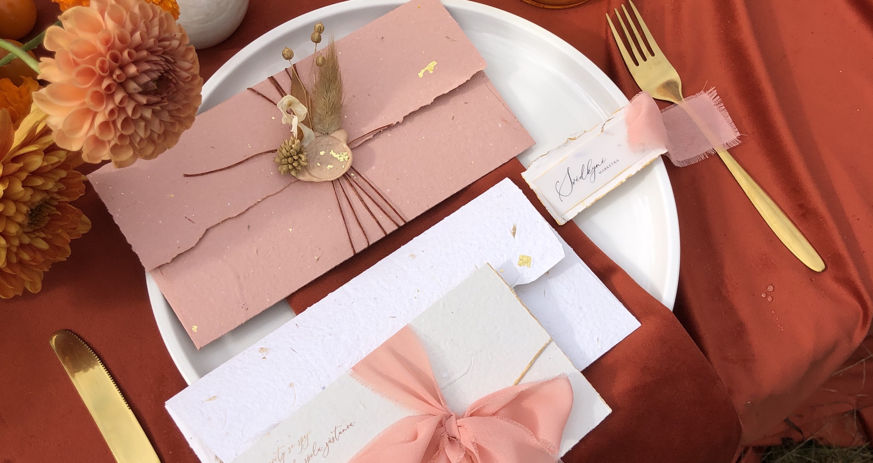 svatební tiskoviny na ručním papíře