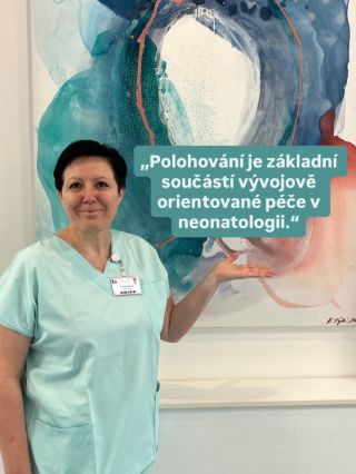 Správné polohování není jen otázkou komfortu.Je to základ vývojově orientované péče o předčasně narozené děti. Poloha...