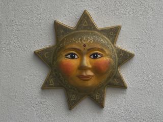 Slunce klidu 🌞 Tiché, hřejivé a plné jemné energie. Jeho pohled jako by říkal: zastav se na chvíli, nadechni se a nech...