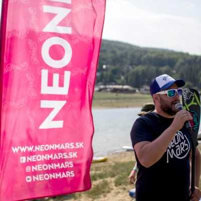 VÝHODY NÁKUPU V NEONMARS