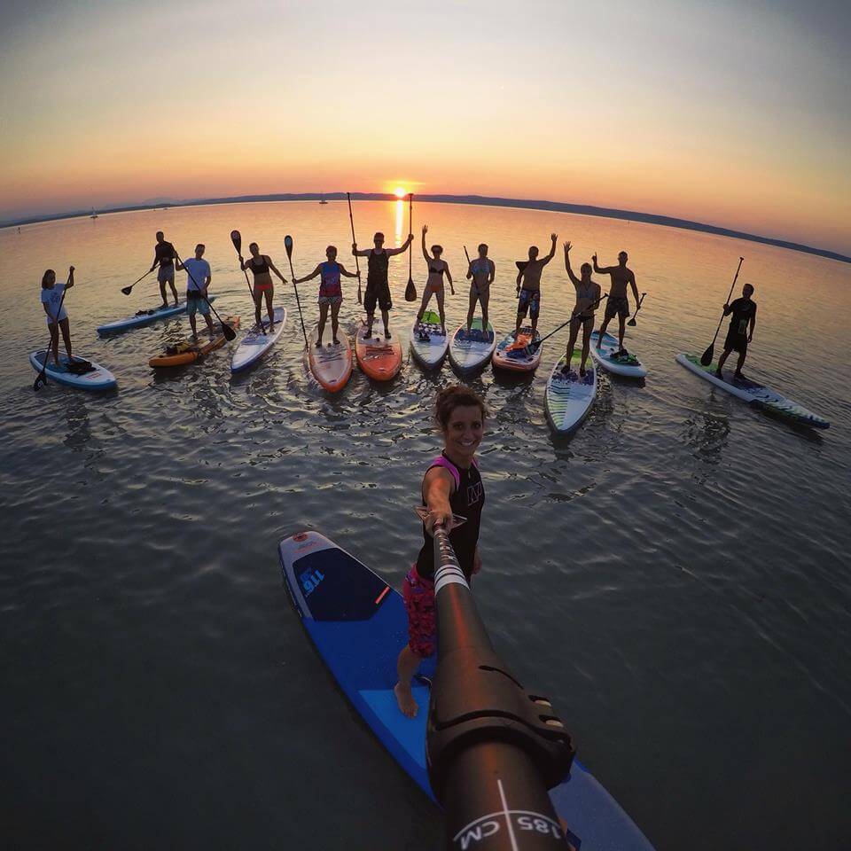 neonmars-zazi-super-leto-na-paddleboarde-5-must-have-zazitkov-sunset-session