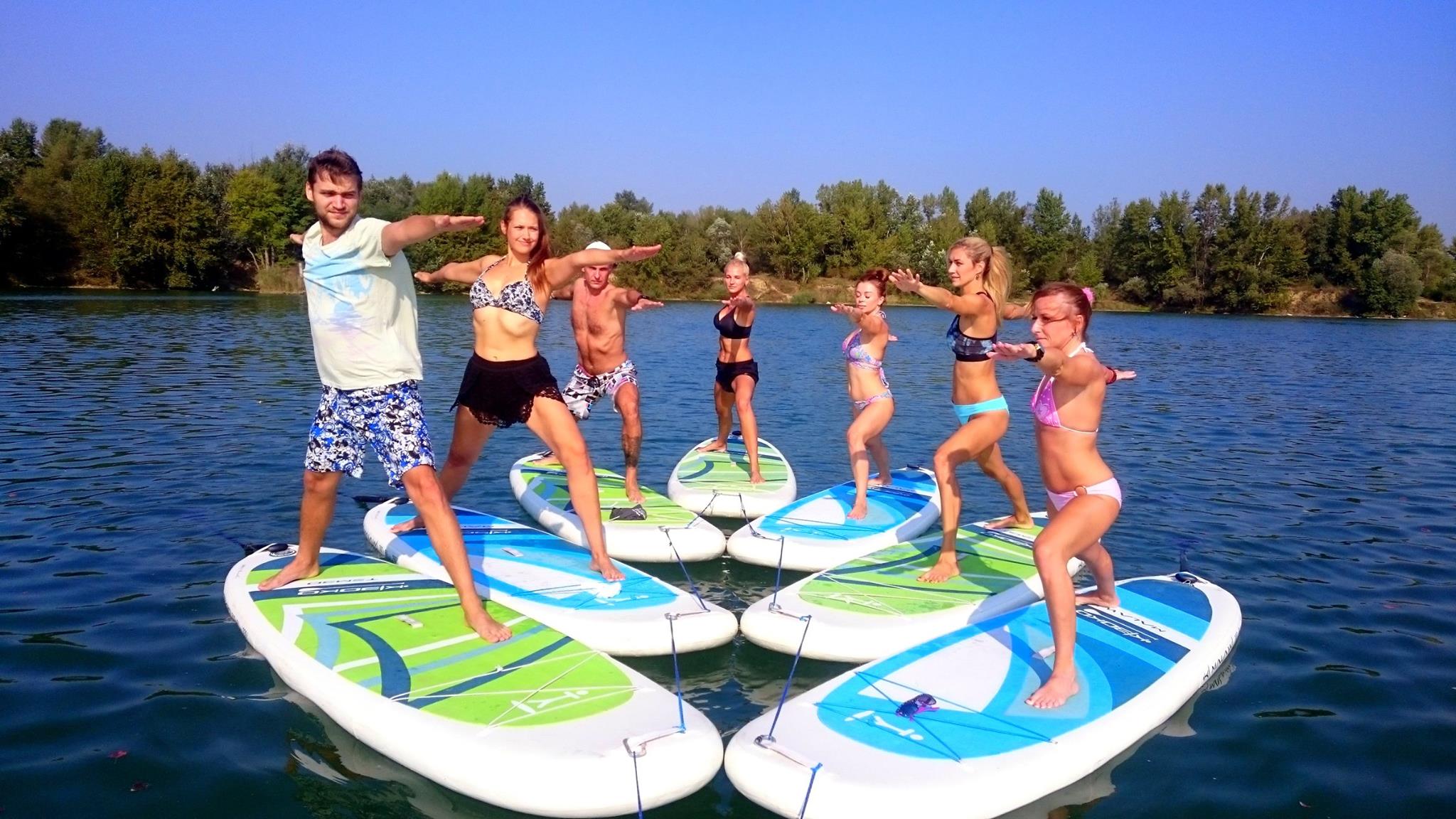 joga-na-paddleboarde-neonmars-7