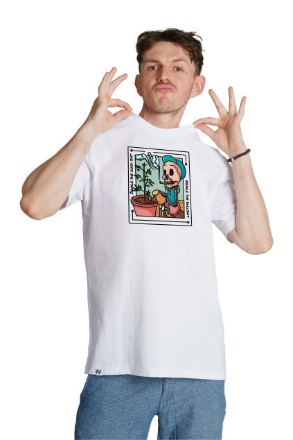 kostlivec s trávou bílá