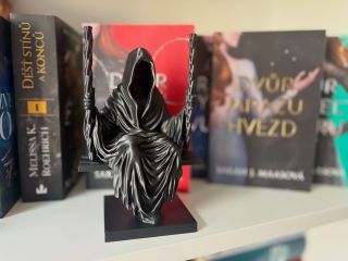 Novinka na eshopu: Něco pro fanoušky ACOTARU. Ozdob si svou poličku v knihovně 🩷🤍 #acotar #suriel #knihy #knizky #knihomol