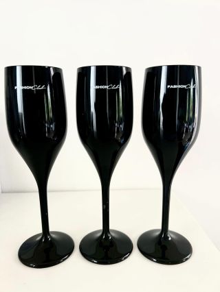 Nerozbitné sklenice pro váš klid, pohodu a bezpečí. Hodí se domů, do firem i na akce. Nabízíme čiré i barevné varianty,...