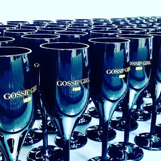 A jaké dodáme Vám? Nerozbitné sklenice – čiré i barevné, s potiskem i bez. Vhodné pro alko i nealko, víno, prosecco,...