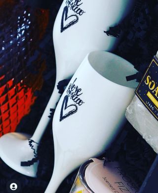 A jaké dodáme Vám? Nerozbitné sklenice – čiré i barevné, s potiskem i bez. Vhodné pro alko i nealko, víno, prosecco,...