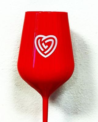 A jaké dodáme Vám? Nerozbitné sklenice – čiré i barevné, s potiskem i bez. Vhodné pro alko i nealko, víno, prosecco,...