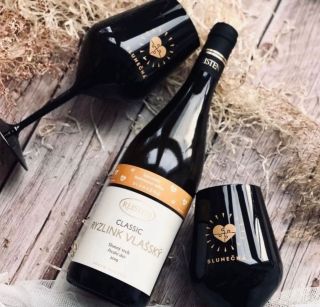 A jaké dodáme Vám? Nerozbitné sklenice – čiré i barevné, s potiskem i bez. Vhodné pro alko i nealko, víno, prosecco,...