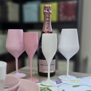 nerozbitné sklenice – čiré i barevné, s potiskem i bez. Vhodné pro alko i nealko nápoje, prosecco, víno, koktejly, teplé i...