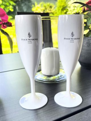 nerozbitné sklenice – čiré i barevné, s potiskem i bez. Vhodné pro alko i nealko, víno, prosecco, koktejly, teplé i...