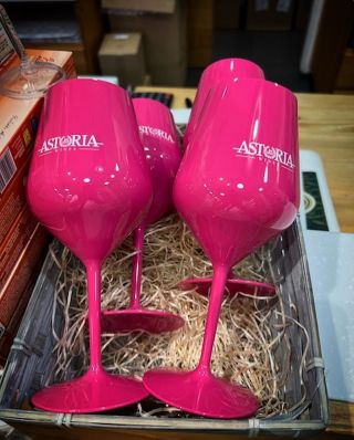 Klid a pohoda... To vše si můžete vychutnat s našimi nerozbitnými sklenicemi. Už žádné obavy ze střepů, jen čistá pohoda....