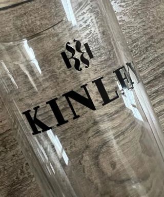 Nerozbitné sklenice – čiré i barevné, s potiskem i bez. Vhodné pro alko i nealko, víno, prosecco, koktejly, teplé i...