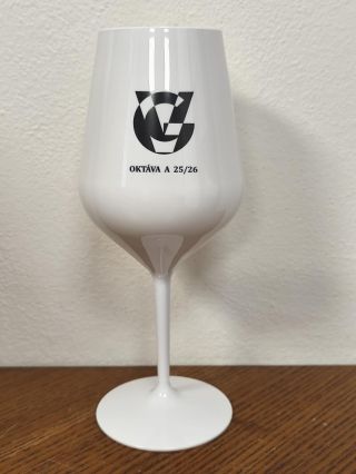 Klid a pohoda... To vše si můžete vychutnat s našimi nerozbitnými sklenicemi. Už žádné obavy ze střepů, jen čistá pohoda....