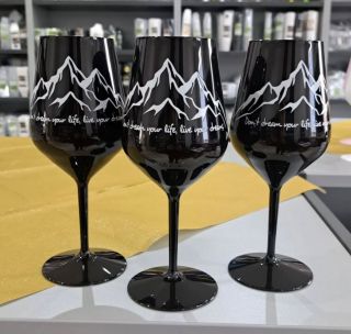 A jaké krásné sklenice vyrobíme Vám? Krása, elegance, klid, pohoda a hlavně bezpečí www.nerozbitnesklenice.cz