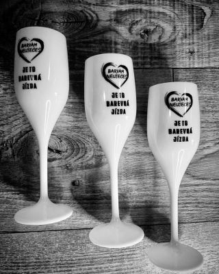 A jaké krásné sklenice dodáme Vám? Krása, elegance, klid, pohoda a hlavně bezpečí www.nerozbitnesklenice.cz