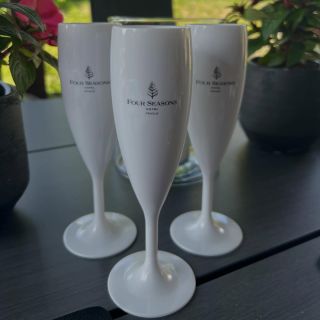 Užijte si drink bez obav ze střepů! 🥂 Pohoda u bazénu, vířivka nebo zahradní party? Zapomeňte na strach z rozbitého skla....